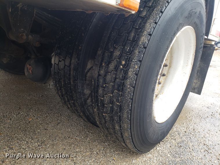 image for item DH5779 2005 Kenworth T300 utility truck