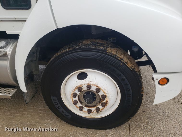 image for item DH5779 2005 Kenworth T300 utility truck