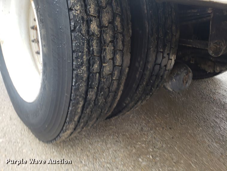 image for item DH5779 2005 Kenworth T300 utility truck