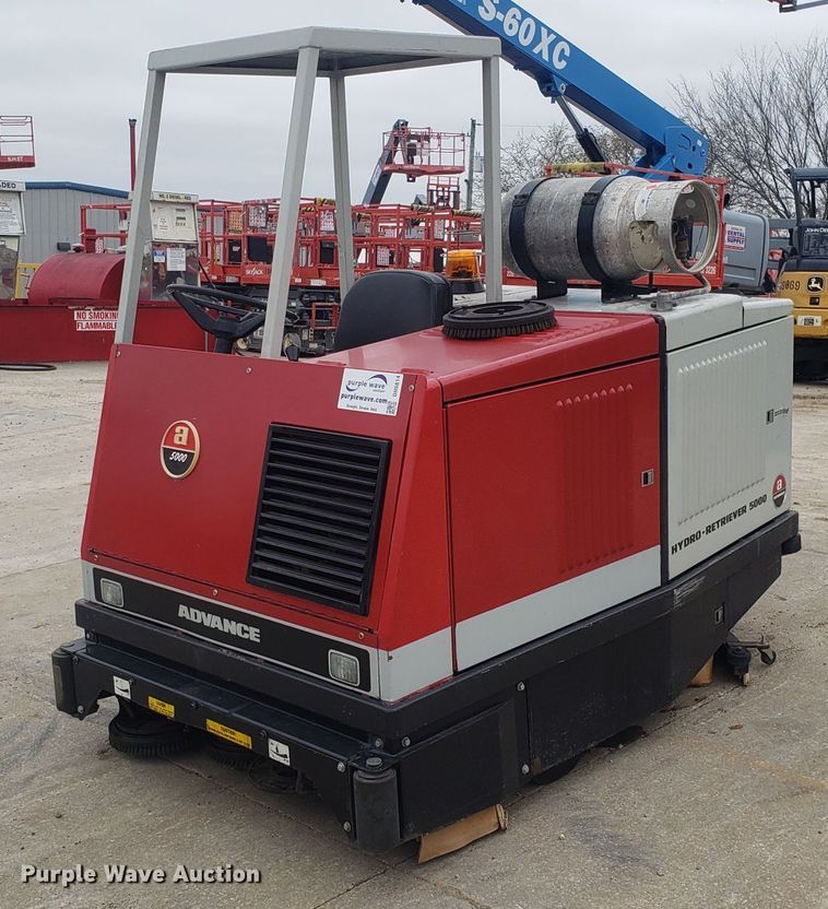 image for item DH5814 Advance 5000P hydro receiver floor scrubber