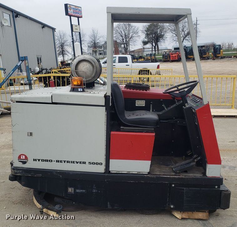 image for item DH5814 Advance 5000P hydro receiver floor scrubber