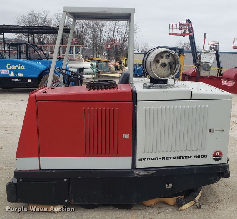 image for item DH5814 Advance 5000P hydro receiver floor scrubber