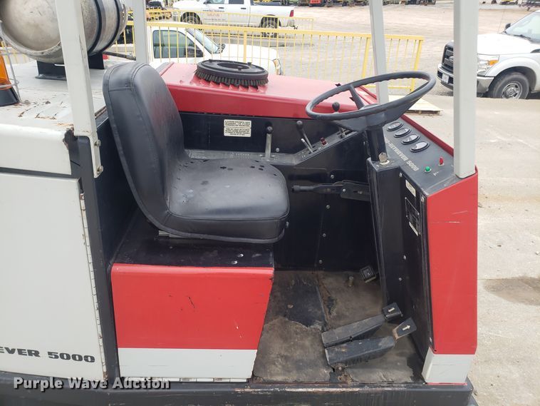 image for item DH5814 Advance 5000P hydro receiver floor scrubber