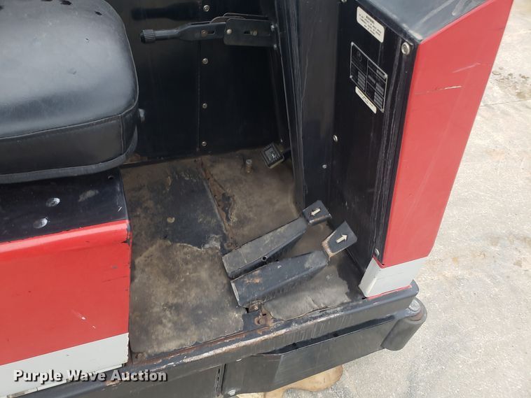 image for item DH5814 Advance 5000P hydro receiver floor scrubber