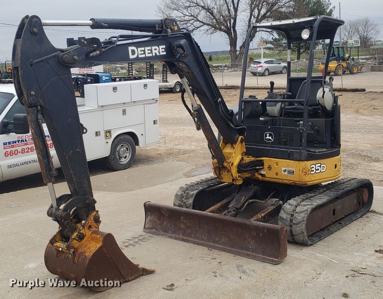 image for item DH5815 2012 John Deere 35D mini excavator
