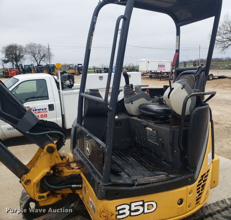 image for item DH5815 2012 John Deere 35D mini excavator