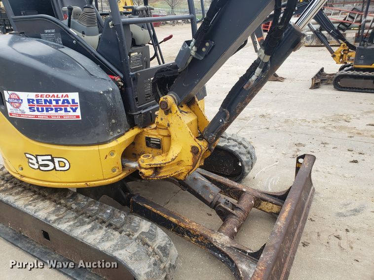 image for item DH5815 2012 John Deere 35D mini excavator
