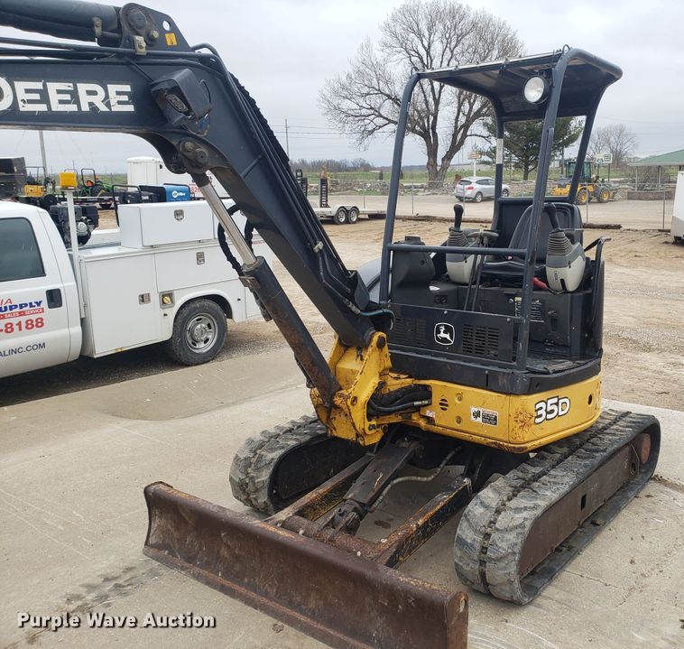 image for item DH5815 2012 John Deere 35D mini excavator