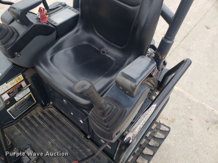 image for item DH5816 2011 John Deere 17D mini excavator