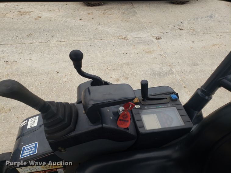 image for item DH5816 2011 John Deere 17D mini excavator