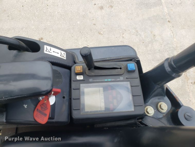 image for item DH5816 2011 John Deere 17D mini excavator