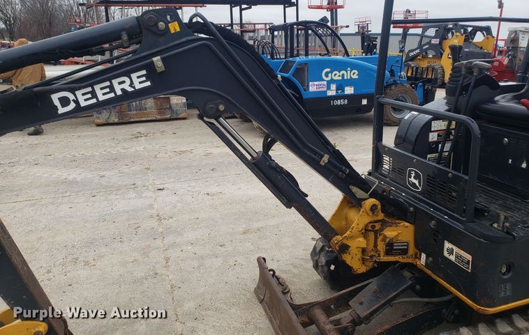 image for item DH5816 2011 John Deere 17D mini excavator