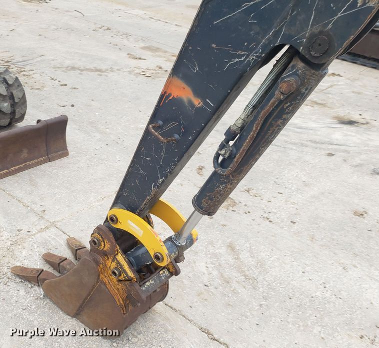 image for item DH5816 2011 John Deere 17D mini excavator