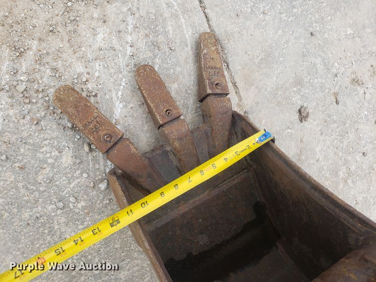 image for item DH5816 2011 John Deere 17D mini excavator