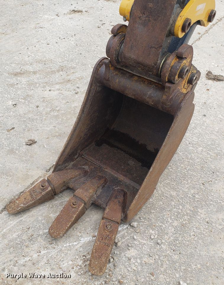 image for item DH5816 2011 John Deere 17D mini excavator