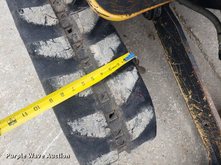 image for item DH5816 2011 John Deere 17D mini excavator