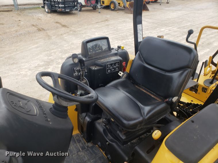 image for item DH5817 2001 John Deere 110S backhoe