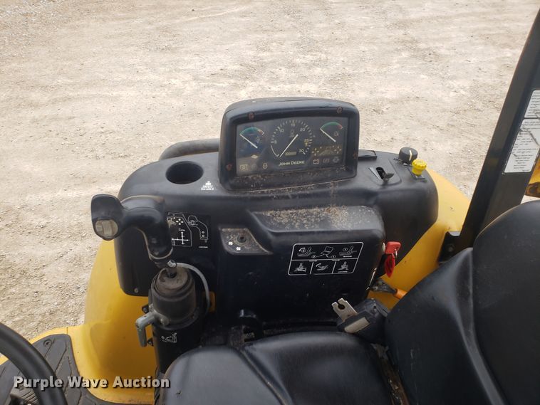 image for item DH5817 2001 John Deere 110S backhoe