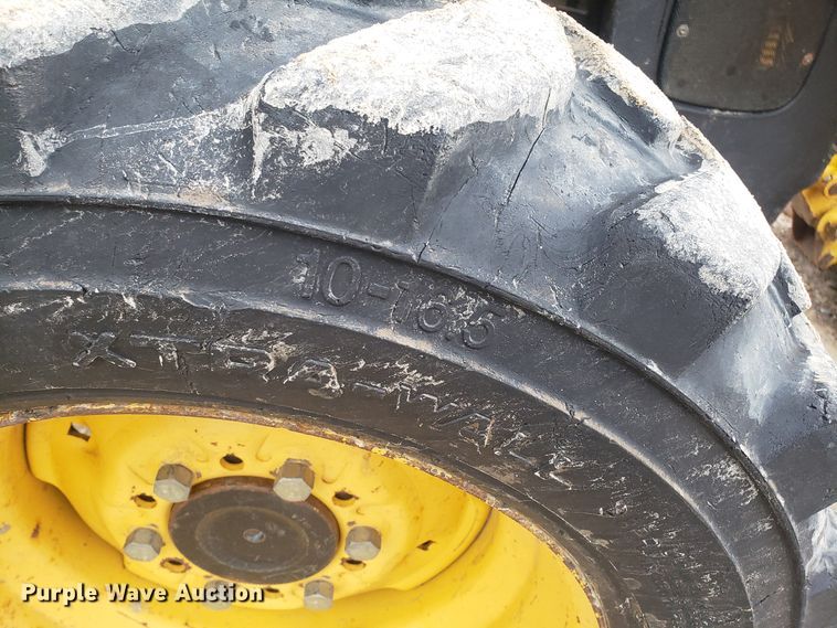 image for item DH5817 2001 John Deere 110S backhoe