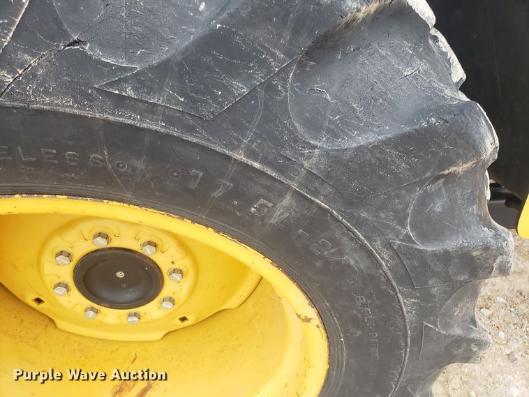 image for item DH5817 2001 John Deere 110S backhoe