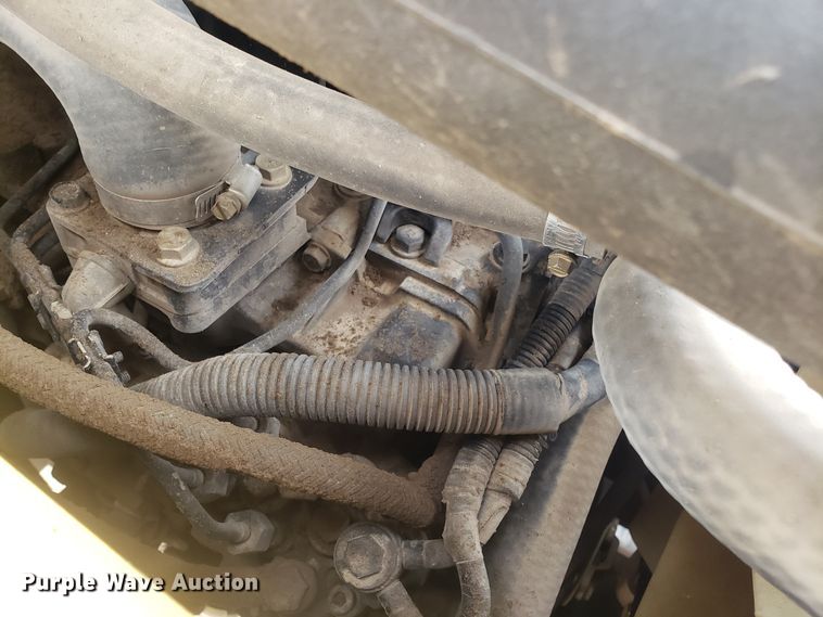 image for item DH5817 2001 John Deere 110S backhoe