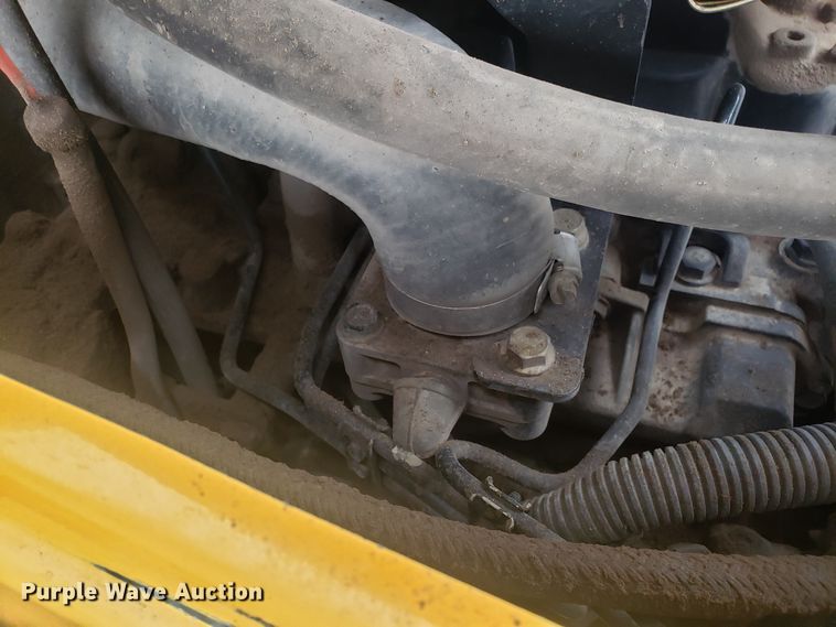 image for item DH5817 2001 John Deere 110S backhoe