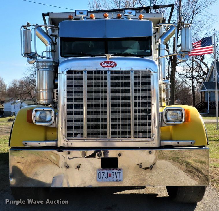 image for item DI2089 2007 Peterbilt 357 dump truck