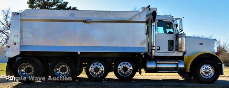 image for item DI2089 2007 Peterbilt 357 dump truck