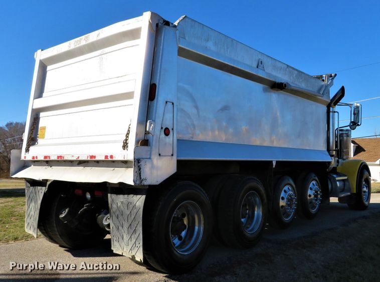 image for item DI2089 2007 Peterbilt 357 dump truck