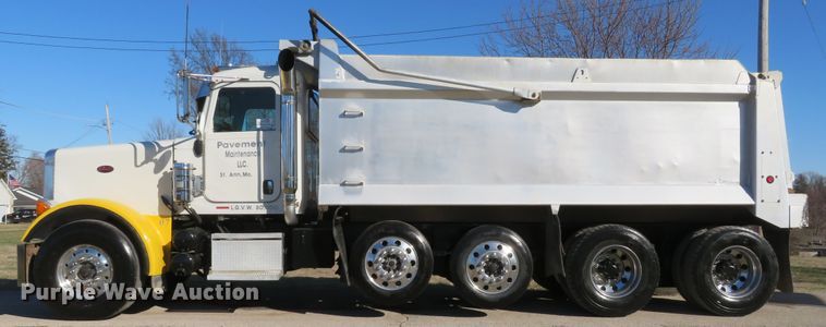 image for item DI2089 2007 Peterbilt 357 dump truck