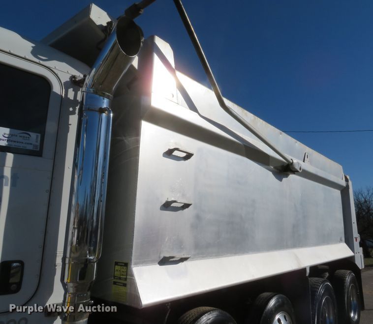 image for item DI2089 2007 Peterbilt 357 dump truck