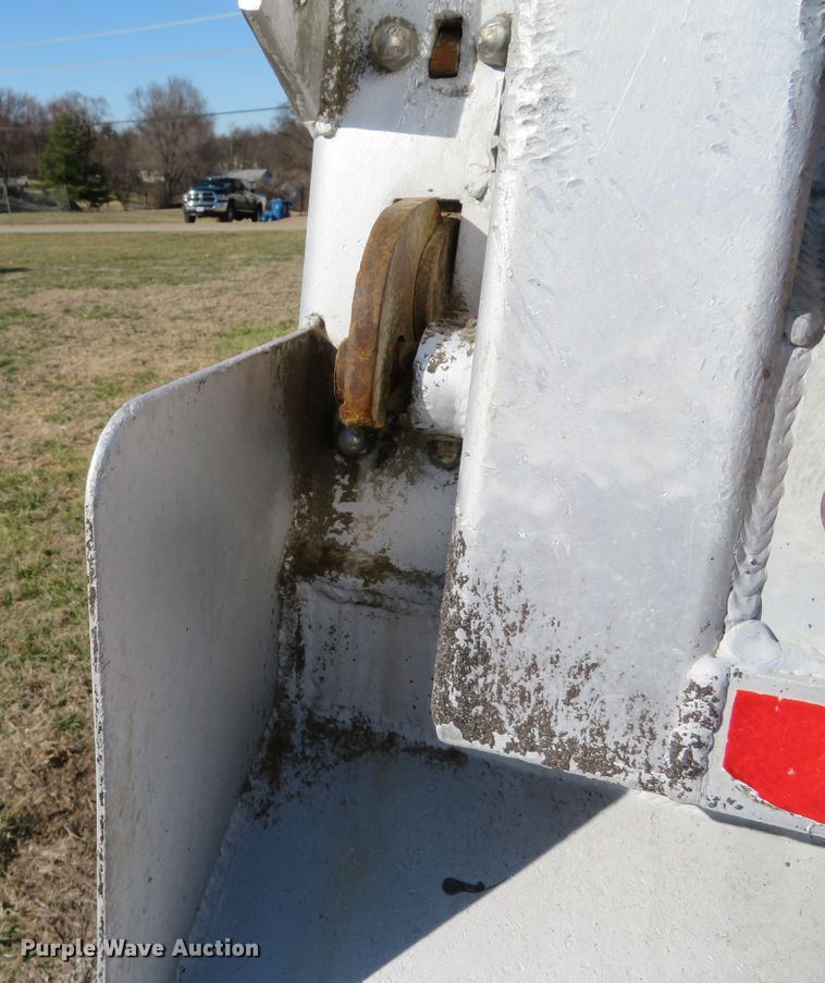 image for item DI2089 2007 Peterbilt 357 dump truck