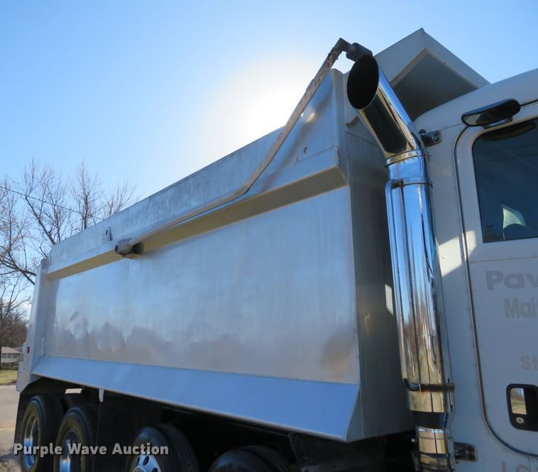 image for item DI2089 2007 Peterbilt 357 dump truck