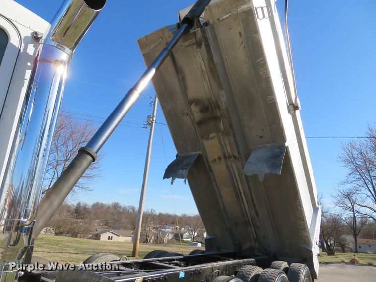 image for item DI2089 2007 Peterbilt 357 dump truck