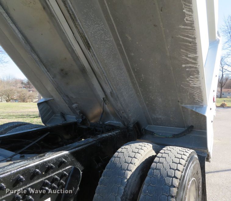 image for item DI2089 2007 Peterbilt 357 dump truck