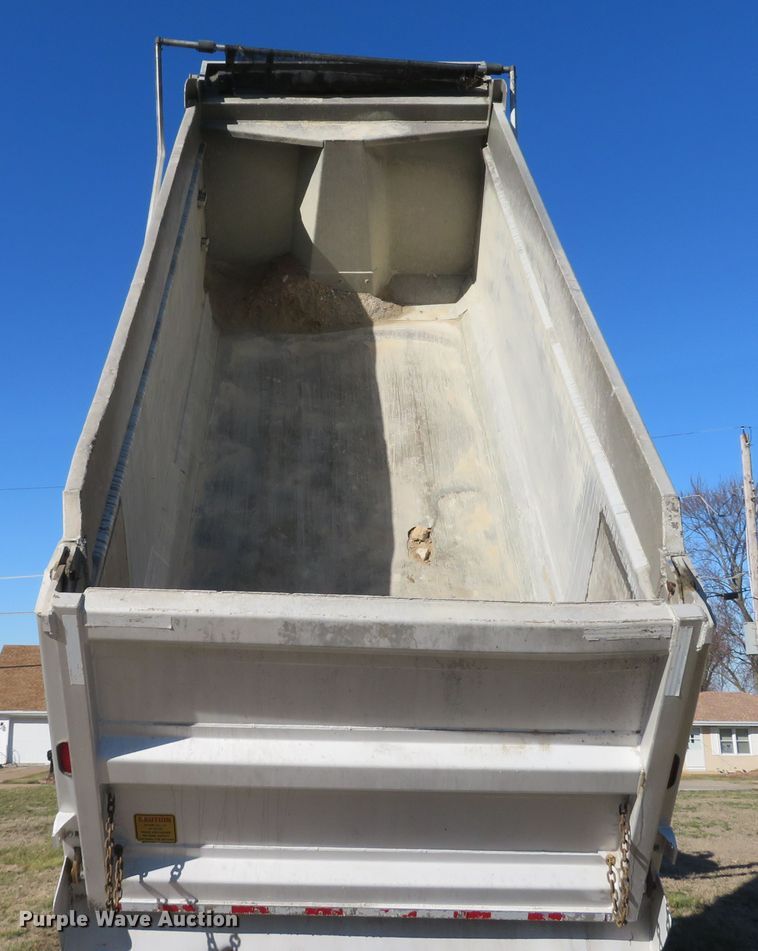 image for item DI2089 2007 Peterbilt 357 dump truck