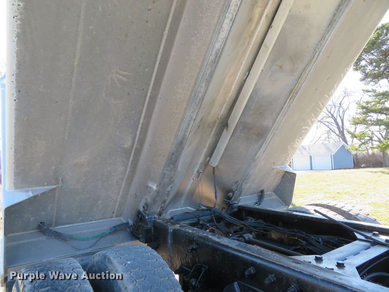 image for item DI2089 2007 Peterbilt 357 dump truck