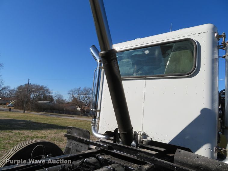 image for item DI2089 2007 Peterbilt 357 dump truck