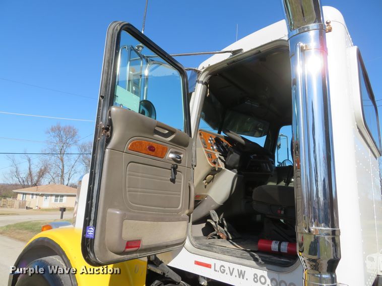 image for item DI2089 2007 Peterbilt 357 dump truck