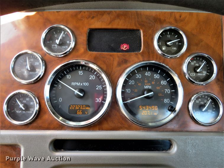 image for item DI2089 2007 Peterbilt 357 dump truck