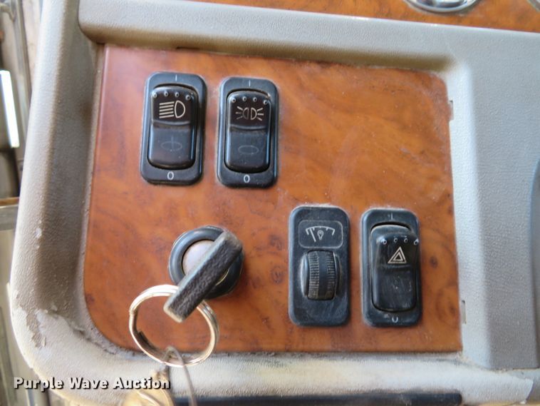 image for item DI2089 2007 Peterbilt 357 dump truck