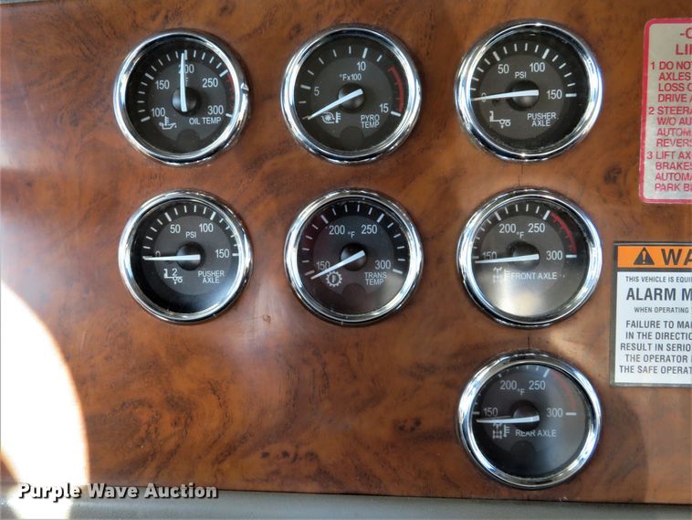 image for item DI2089 2007 Peterbilt 357 dump truck