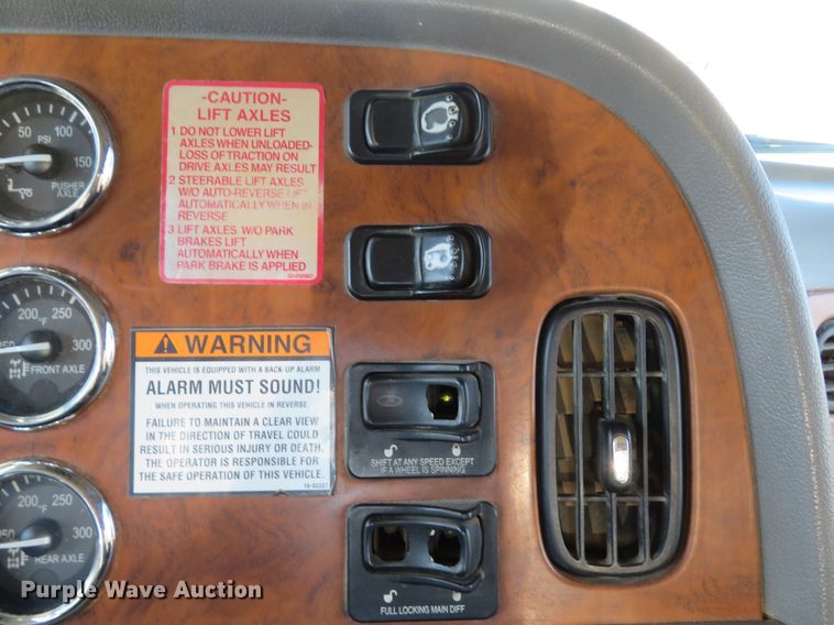 image for item DI2089 2007 Peterbilt 357 dump truck