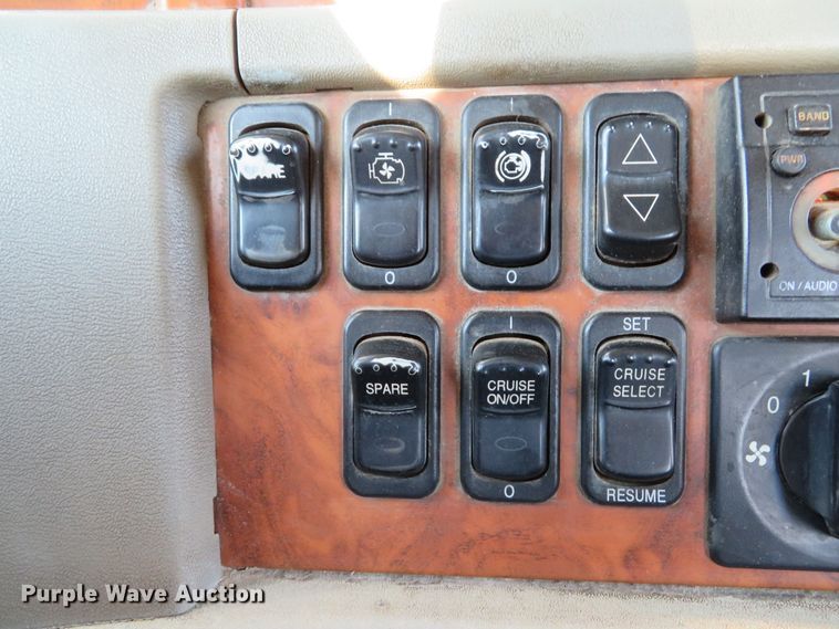 image for item DI2089 2007 Peterbilt 357 dump truck