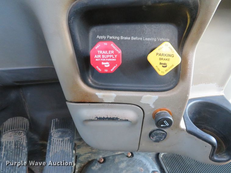 image for item DI2089 2007 Peterbilt 357 dump truck