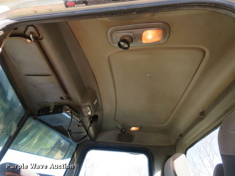 image for item DI2089 2007 Peterbilt 357 dump truck