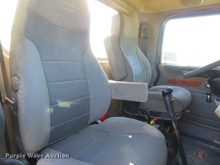 image for item DI2089 2007 Peterbilt 357 dump truck