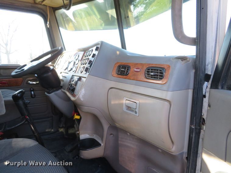 image for item DI2089 2007 Peterbilt 357 dump truck