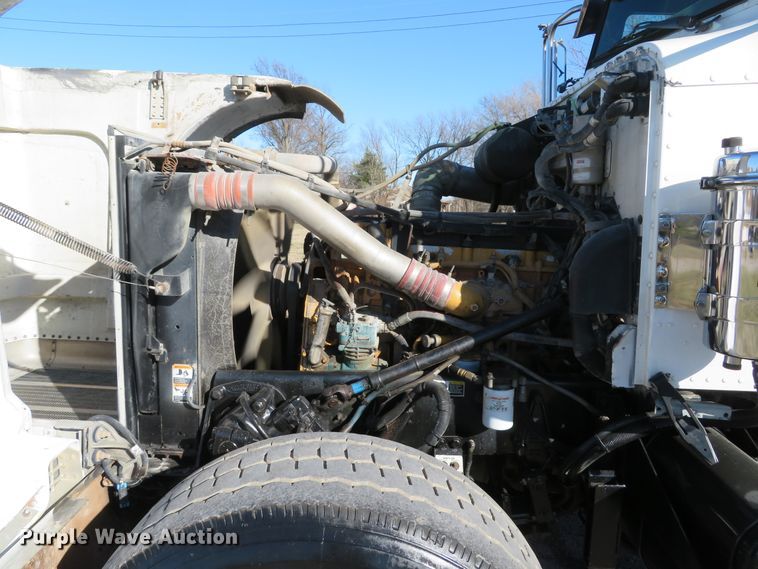 image for item DI2089 2007 Peterbilt 357 dump truck