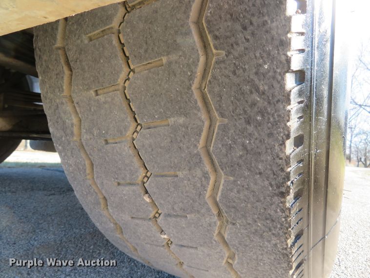 image for item DI2089 2007 Peterbilt 357 dump truck